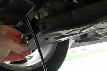 how to drain excess oil from car