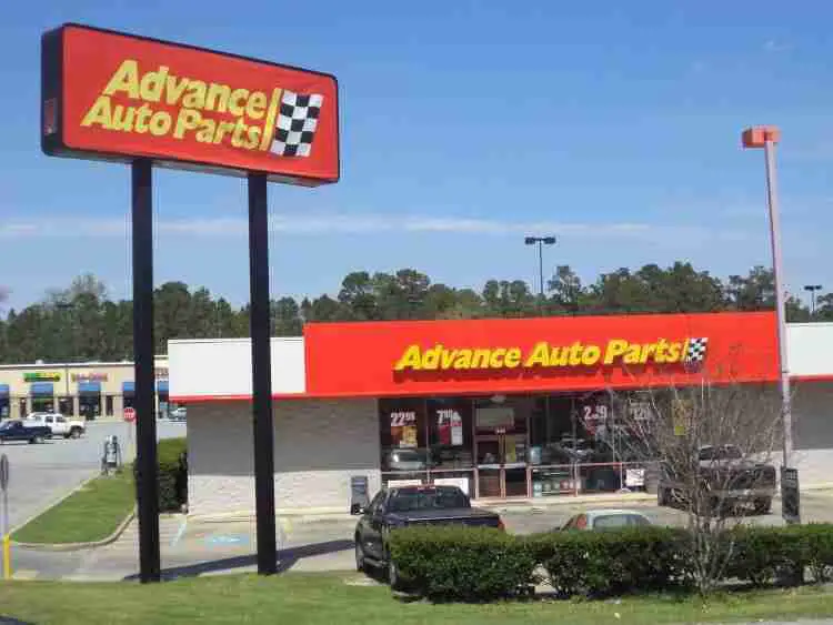 Is Advance Auto Parts open on Sunday?